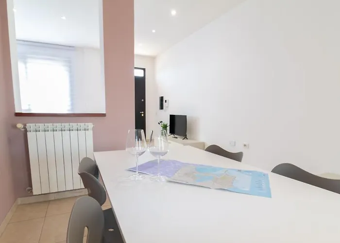 Xenia Boutique House Tirso Daire *